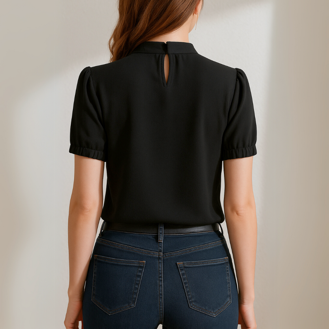 Ellika™ - Svart plisserad damblus